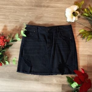 ✨HP✨Distressed Jean mini skirt 🥰😍